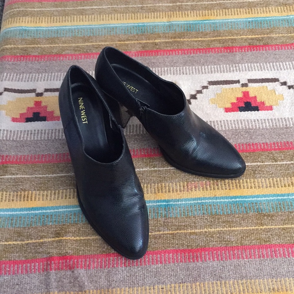 Nine West black textured booties